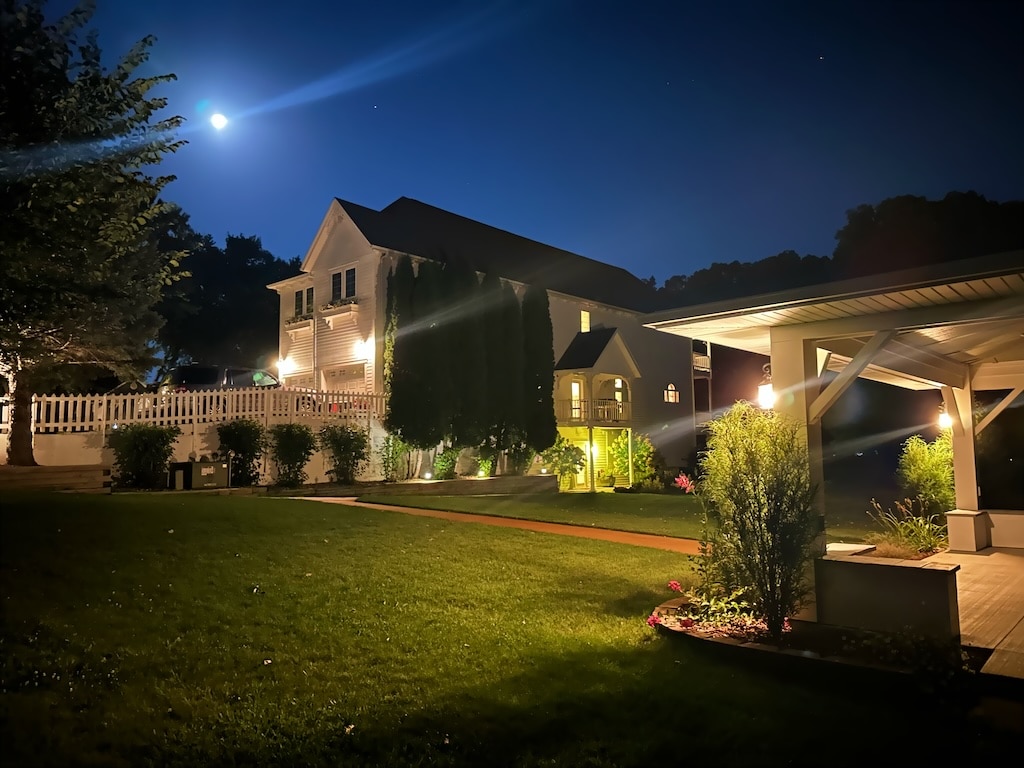 Hotels in Okoboji for Romantic Getaways in Iowa