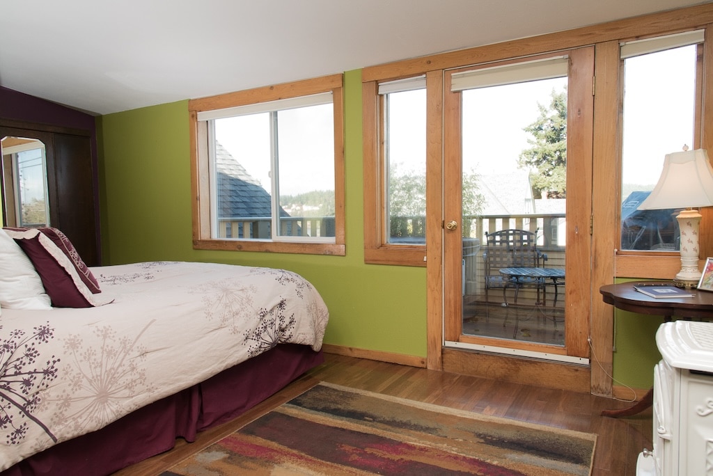 Lime Kiln State Park Lighthouse, photo of the best place to stay in friday harbor