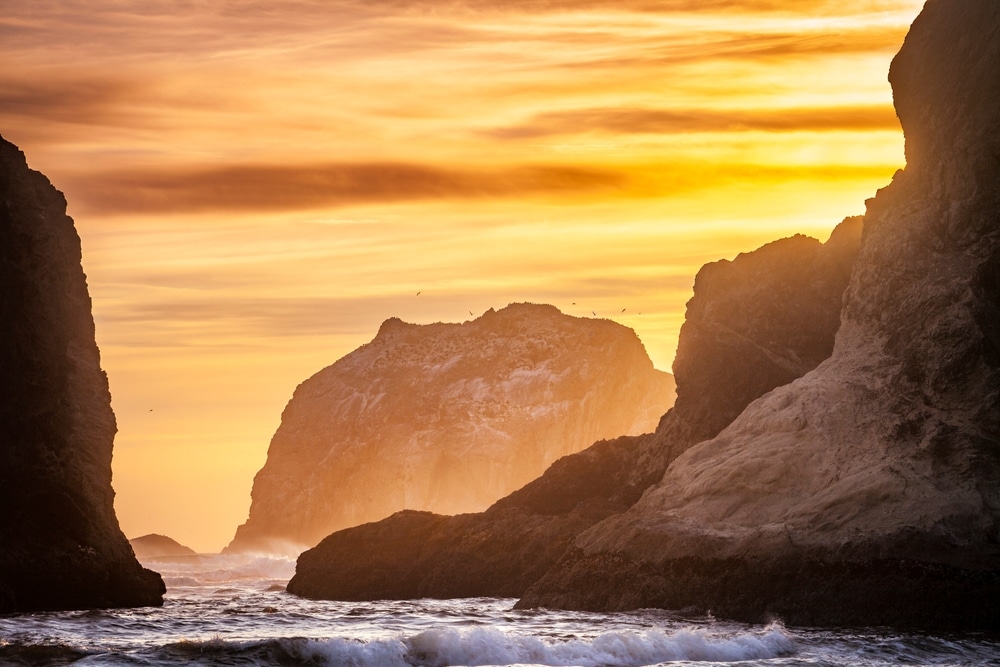 Seastacks off the coast of Bandon - discover the best time to visit the Oregon Coast