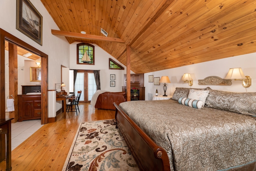 The best place to stay for exploring Bluff Point State Park