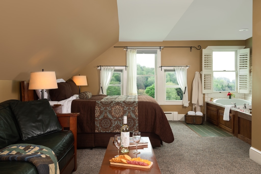 One of the most beautiful lakes in Maryland will be right out your window when you choose one of the best places to stay on Deep Creek Lake