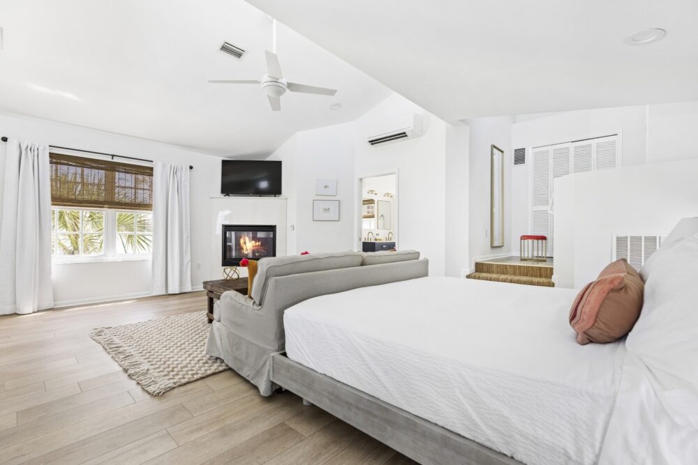 Island Cottage Inn is a romantic hotel in Flagler Beach, FL