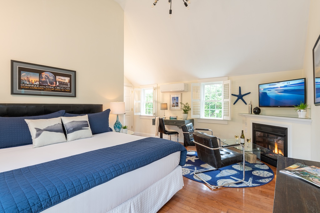 Enjoy the best Bed and Breakfast on Cape Cod with this king size bed and ocean theme. 