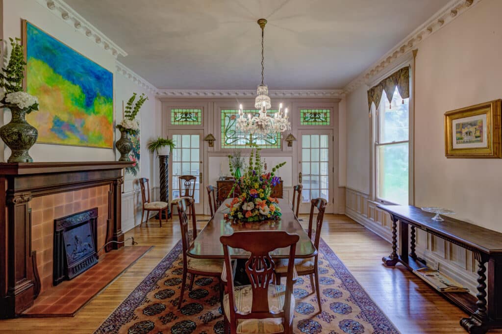 The formal dining room at our Hotel in Vicksburg is perfect for special events.