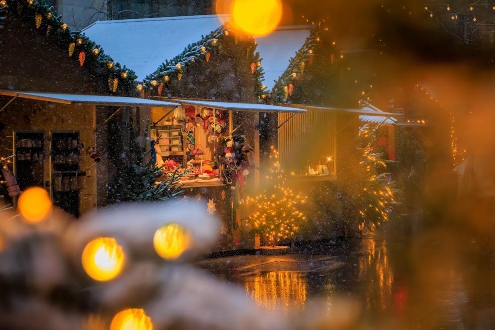 Christmas Market Scene - some of the best places to visit at christmas in the Midwest