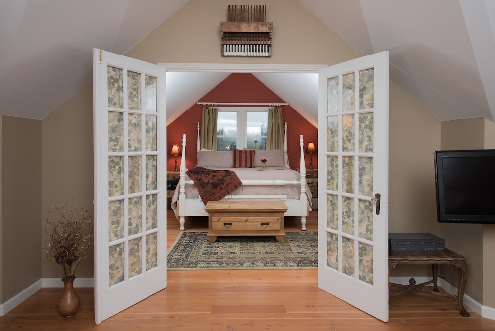 One of the romantic Suites at our Friday Harbor Hotel, perfect for romantic anniversary getaways near Seattle