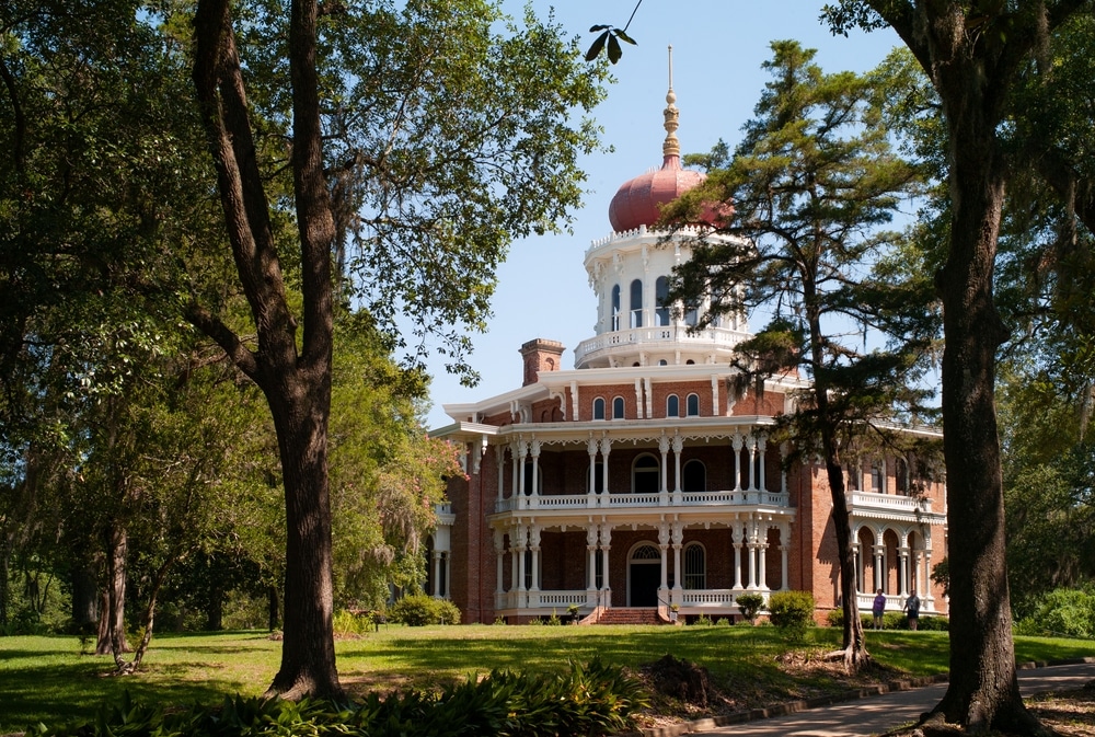 One of the best things to do in Natchez MS is visit Longwood, an octagonal home which was never finished due to the Civil War.
