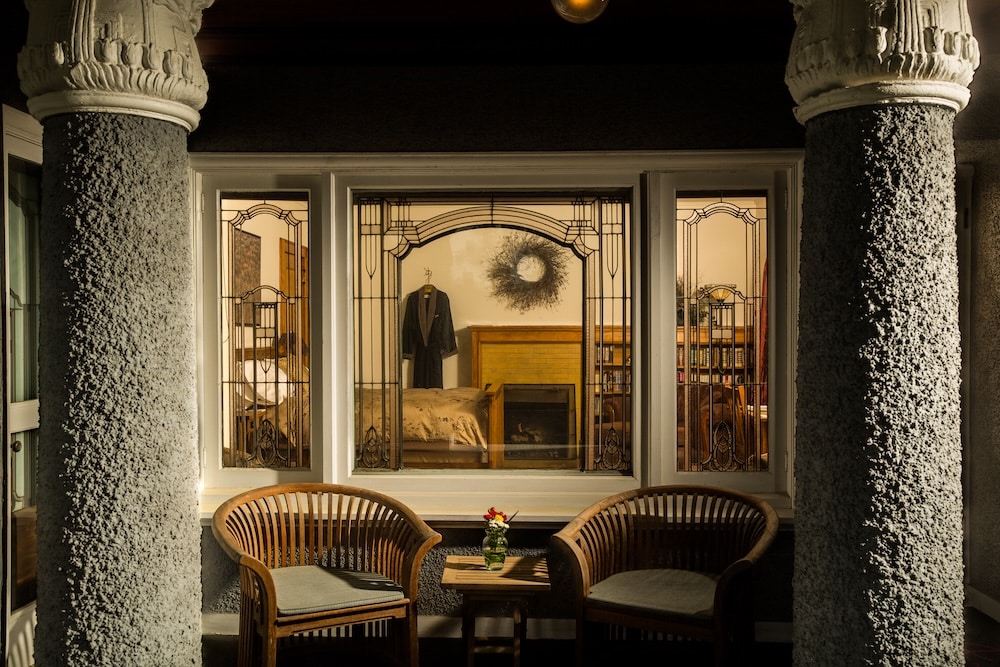 Exterior view of a porch and guest room at the finest small hotel in Wausau Wisconsin