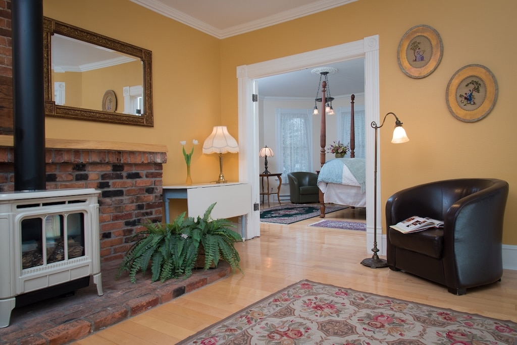 Stay at the best Boutique Friday Harbor Hotels during your romantic getaway and enjoy a spacious suite.