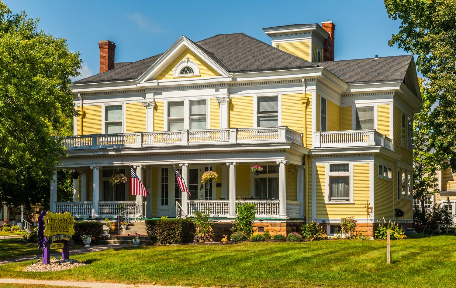 Lodging near Devils Lake State Park at Ringling House