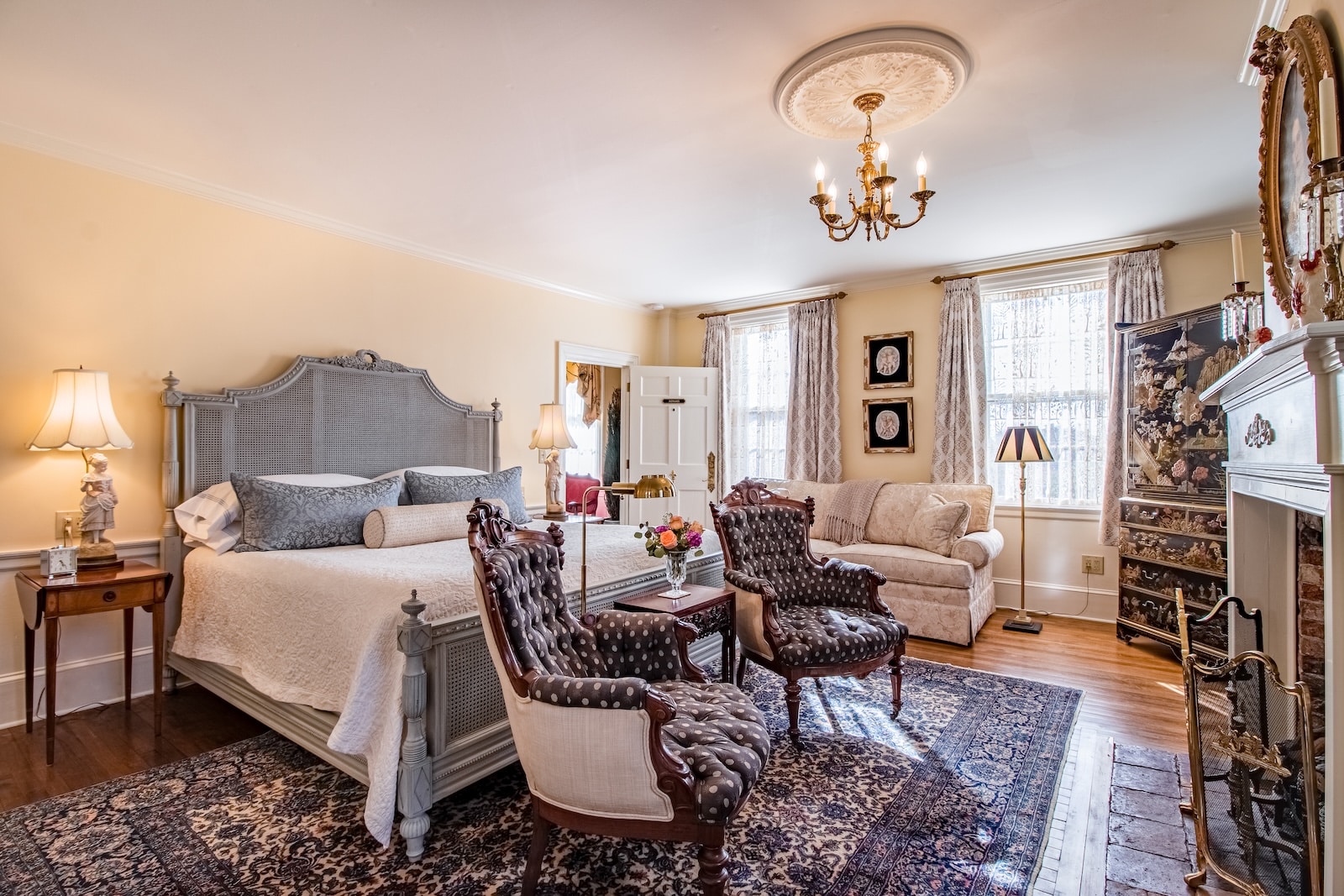Stay at one of the best Hotels in Exeter, New Hampshire and enjoy a spacious room with a king-sized bed and lavish furnishings. 