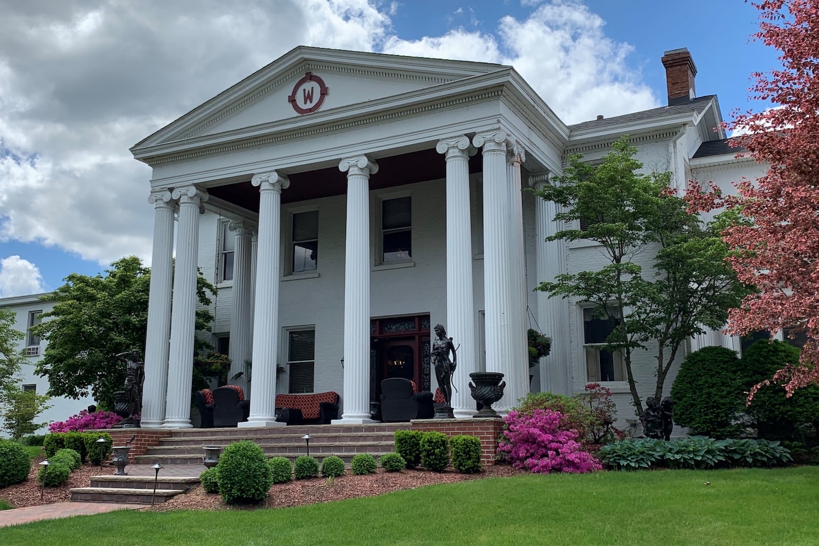 One of the best Things to do in Sharon, PA This Spring is stay at Tara - A Country Inn