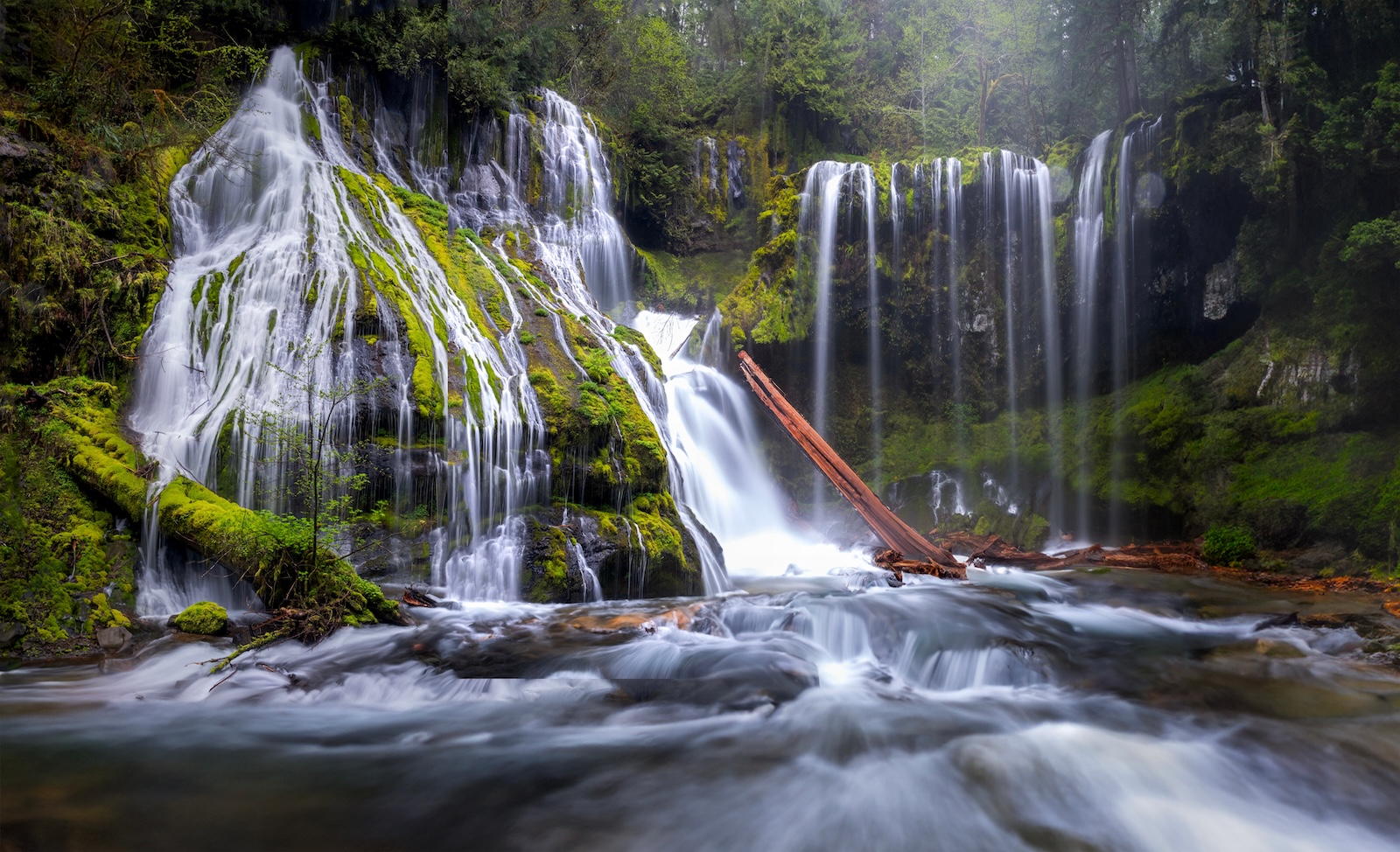 Come stay with and experience gorgeous Columbia River Gorge waterfalls like this