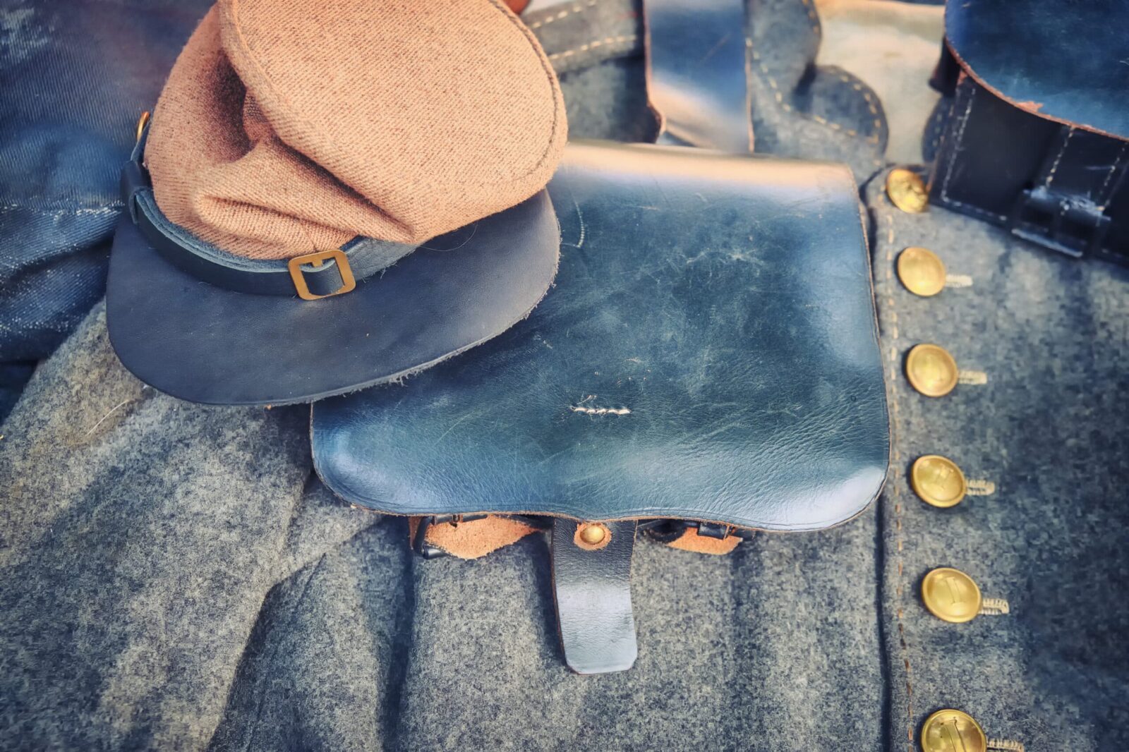 Military uniforms and other artifacts can be seen at the Vicksburg Civil War Museum