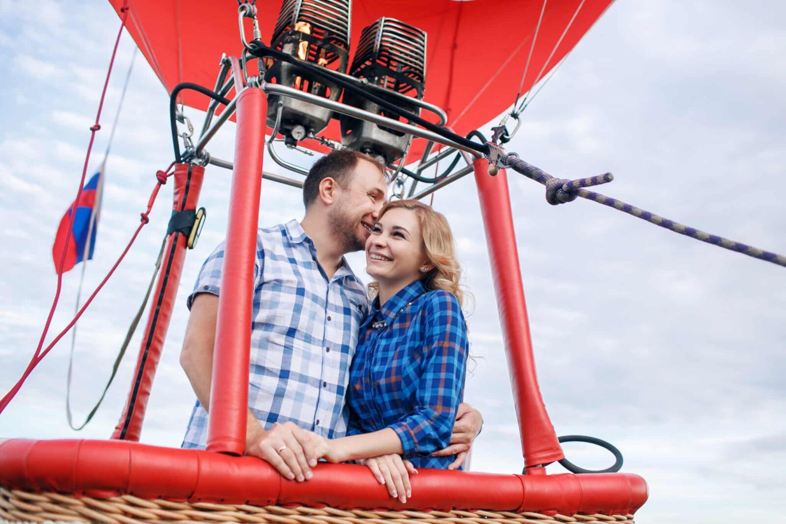 Couple on hot air balloon rides in Albuquerque