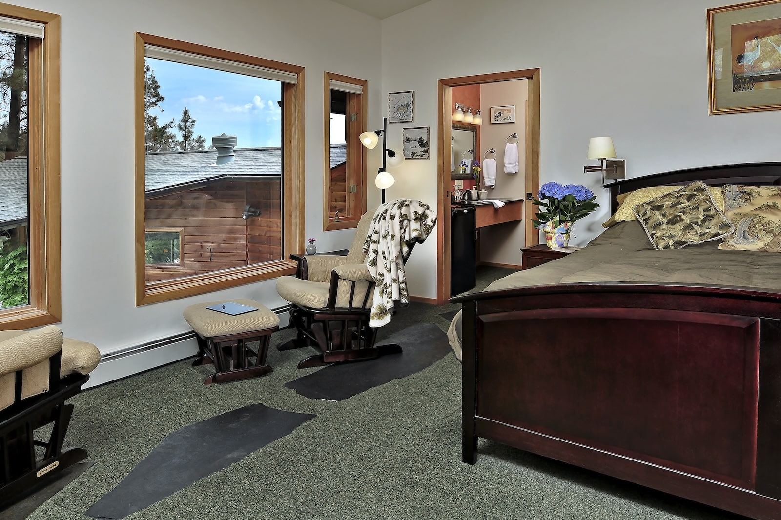 Our Unique Lodging in Missoula offers spacious rooms with private bathrooms. 