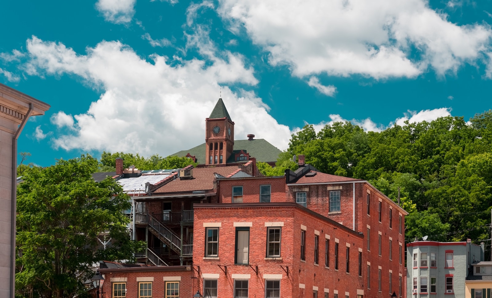 Galena Illinois is one of the best weekend getaways from chicago, old brick buildings line the downtown streets