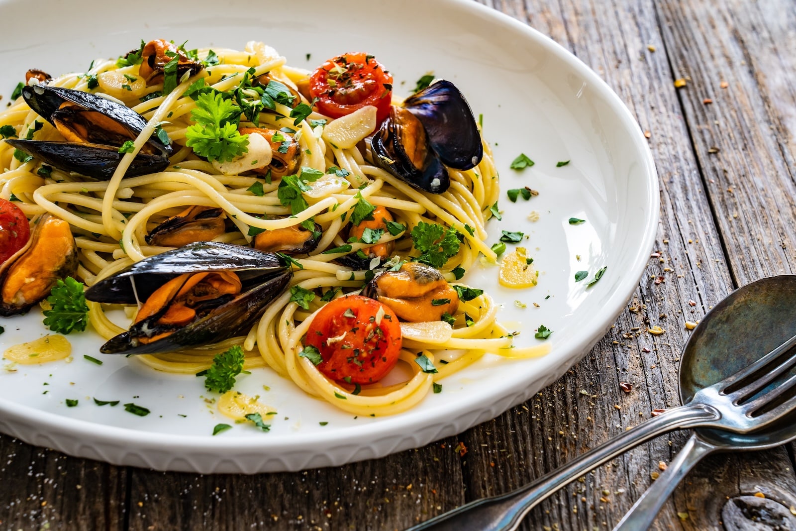Enjoy dinner at the best St. Augustine restaurants and experience dishes like this one, pasta the fresh vegetables and mussels.