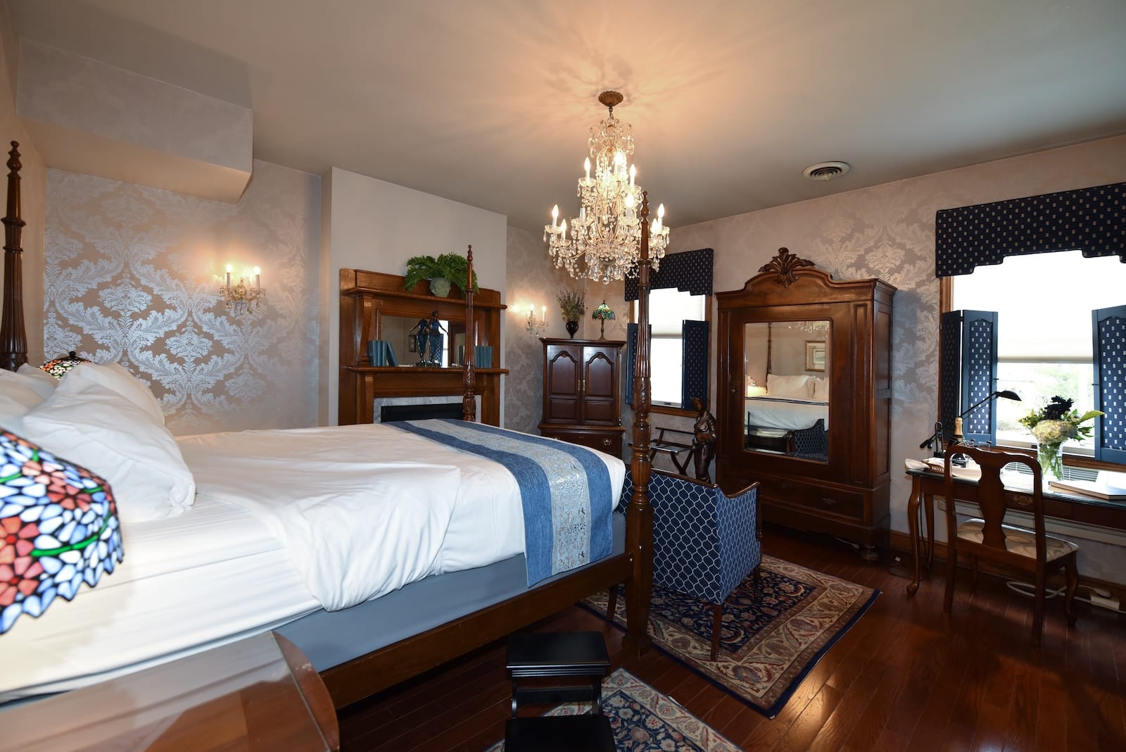 Staying at tara in the blue and grey room will be a highlight of your visit to Springfield Falls