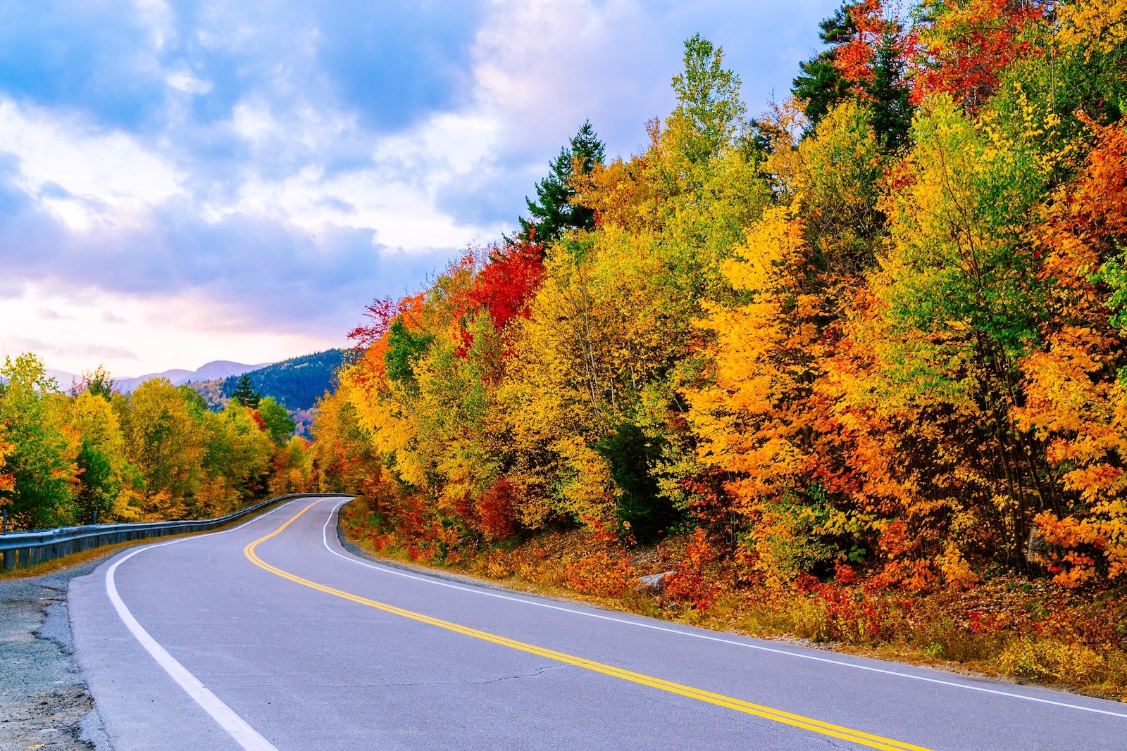 New Hampshire fall foliage along the Kancamagas Highway with trees displaying New Hampshire fall colors.