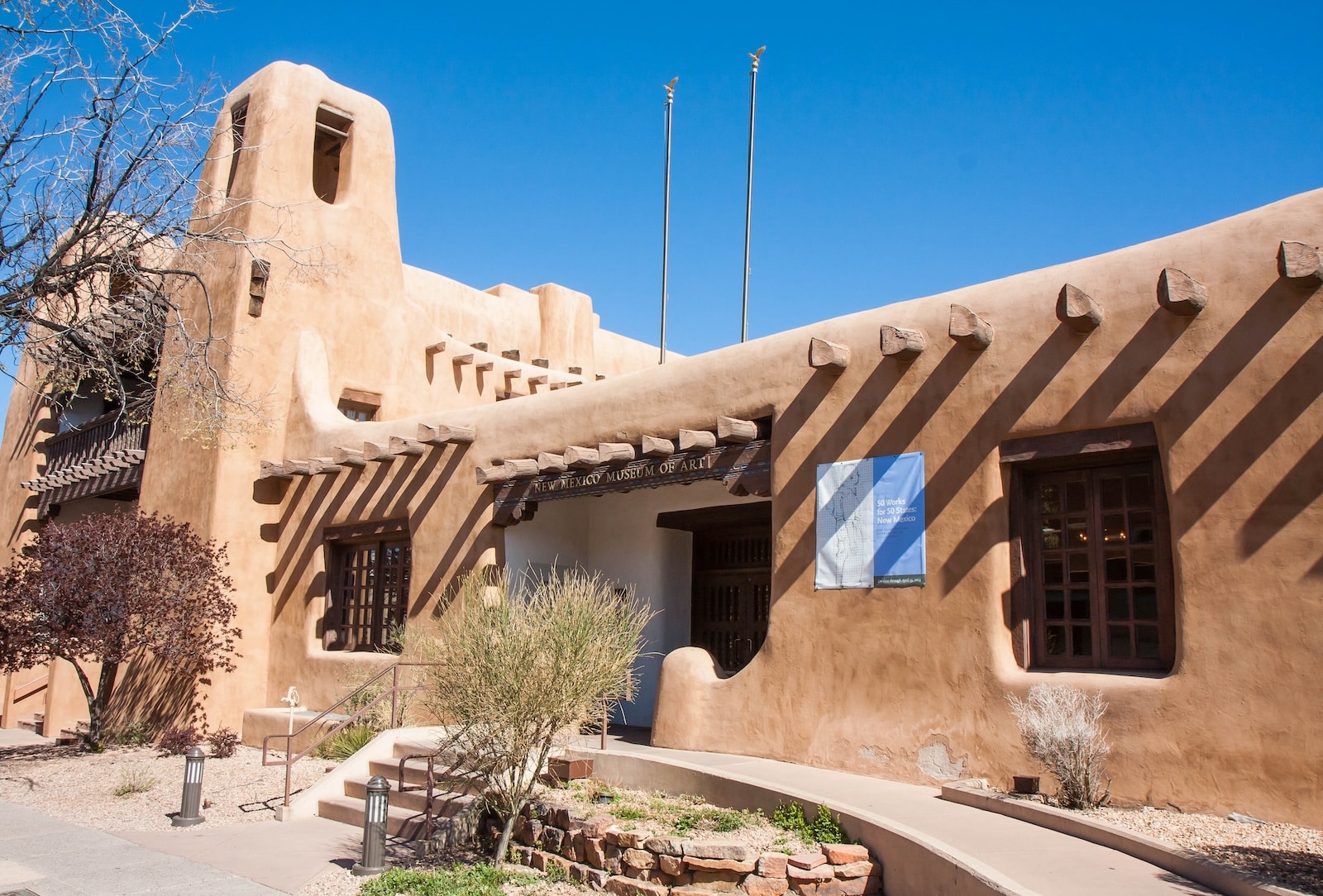 The natural exterior of the New Mexico Museum of Art, one of the best museums in Santa Fe.