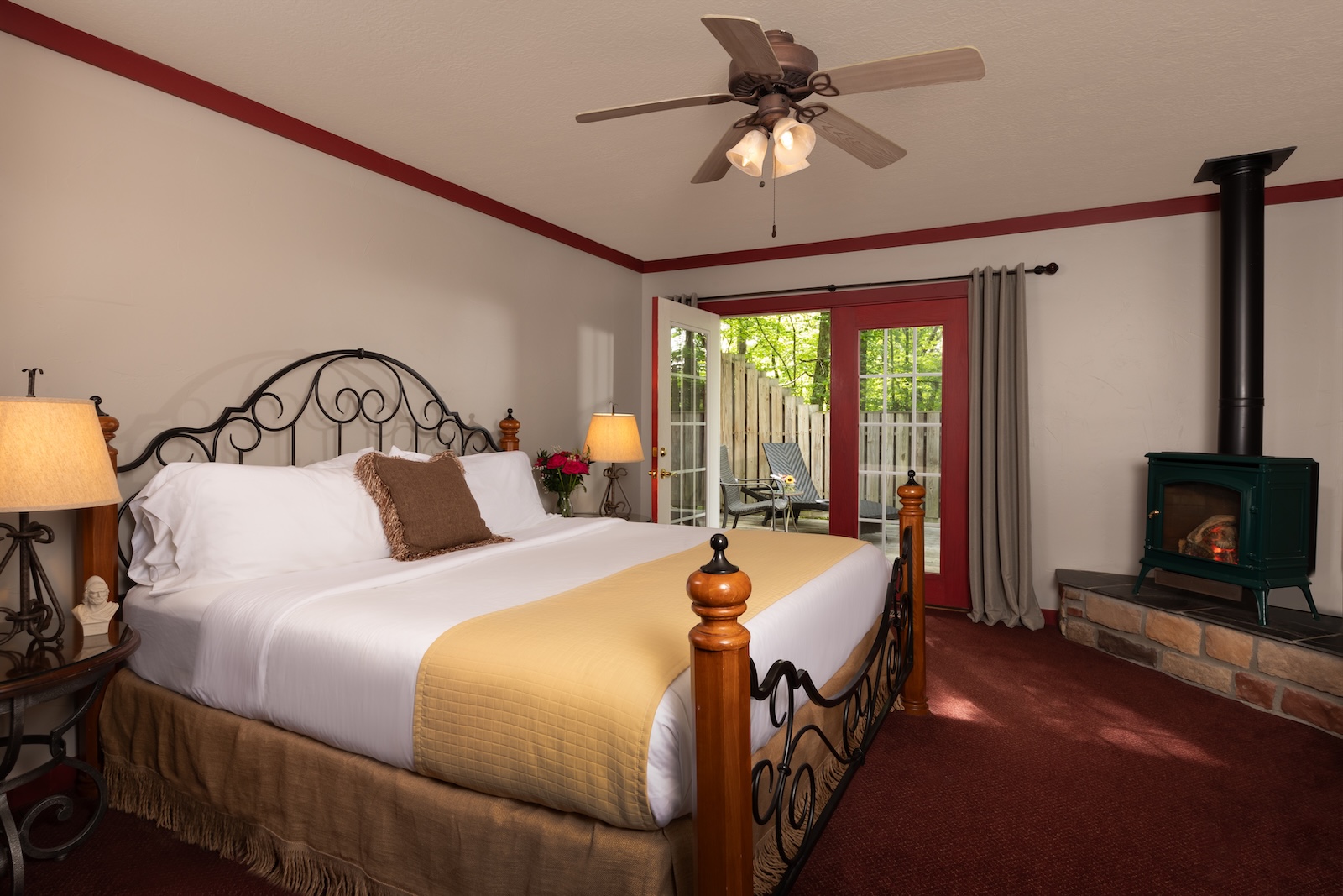 After exploring Conkle's Hollow State Natural area in Hocking Hills Ohio, you'll love retreating to our comfortable Hocking Hills Cabins