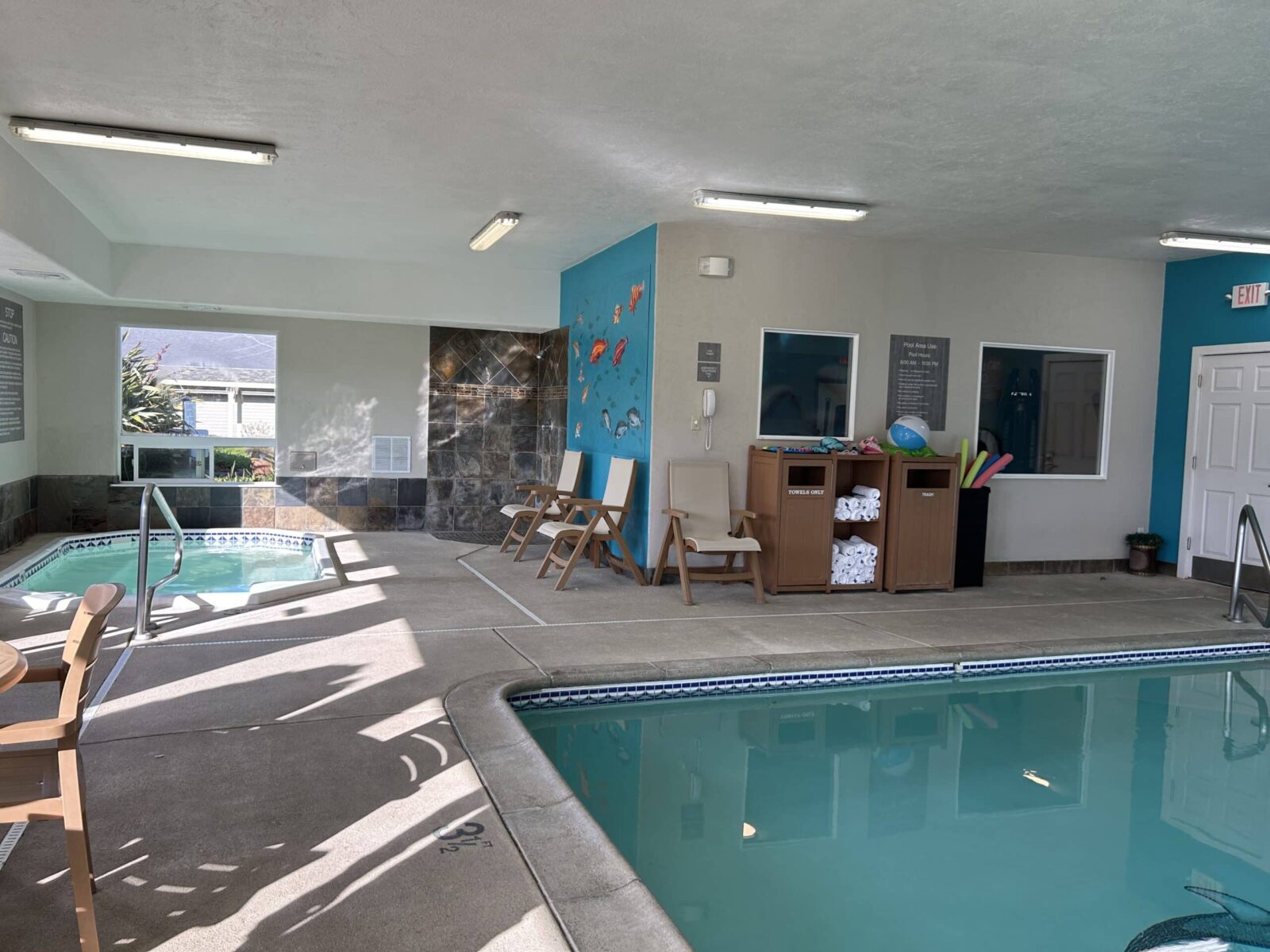 the pool and hot tub at the Inn at Face Rock are perfect for soaking after an Oregon Coast Hike in fall.