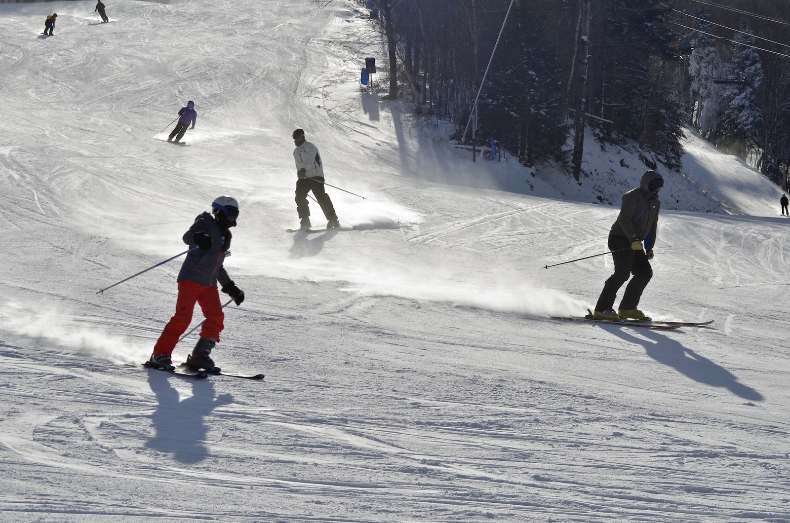 People skiing down a slope at Cannon Mountain, one of the New Hampshire ski resorts for beginners
