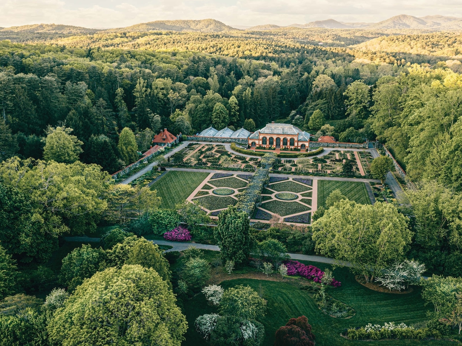 The gardens of the Biltmore Estate with mountains in the background, included in our visit when you buy Biltmore Estate tickets.