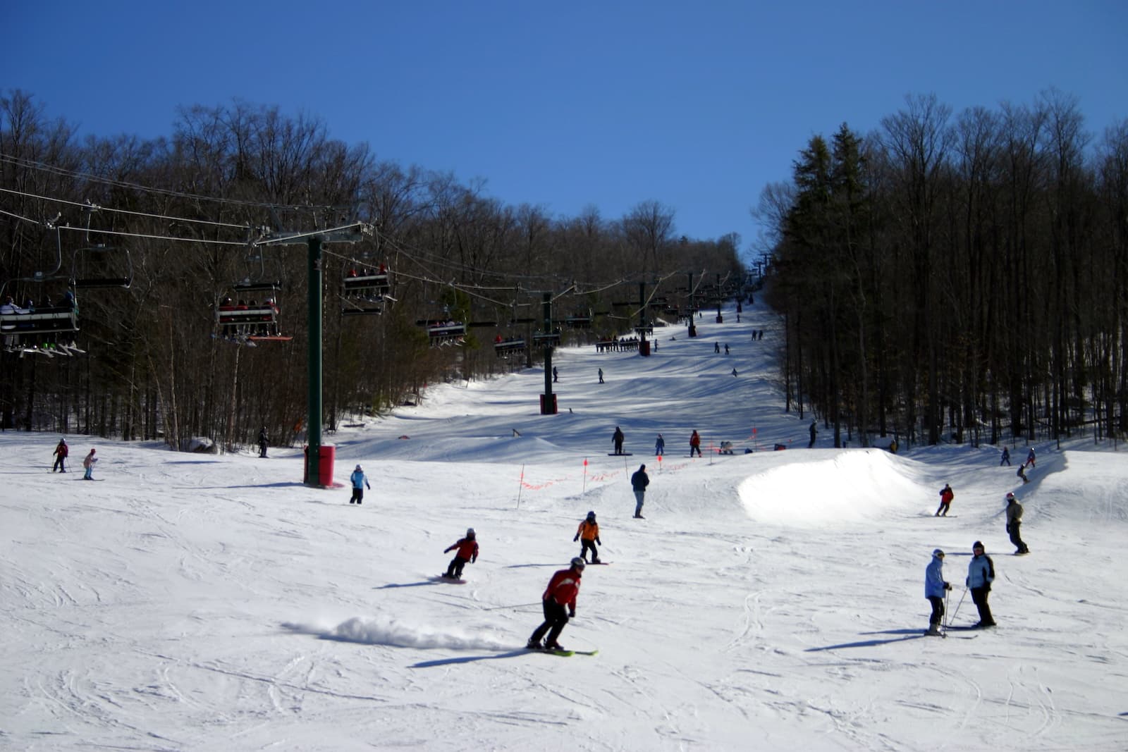 People skiing down Loon Mountain, one of the New Hampshire ski resorts for beginners.